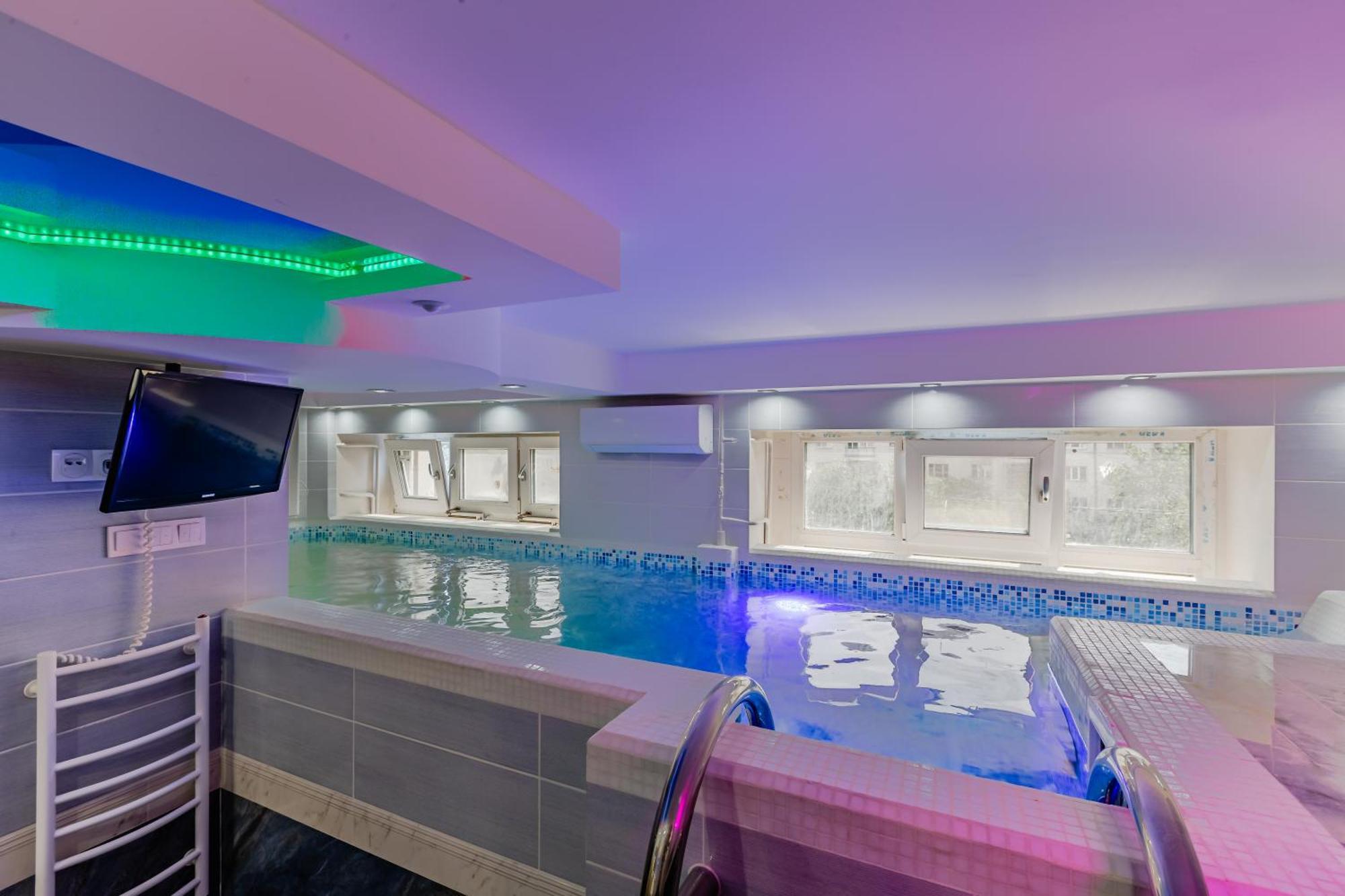 Luxury Apartment With Pool And Hammam Kiev Exterior foto